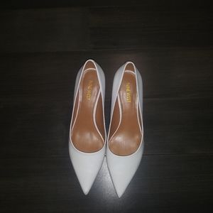 Kitten heel pumps